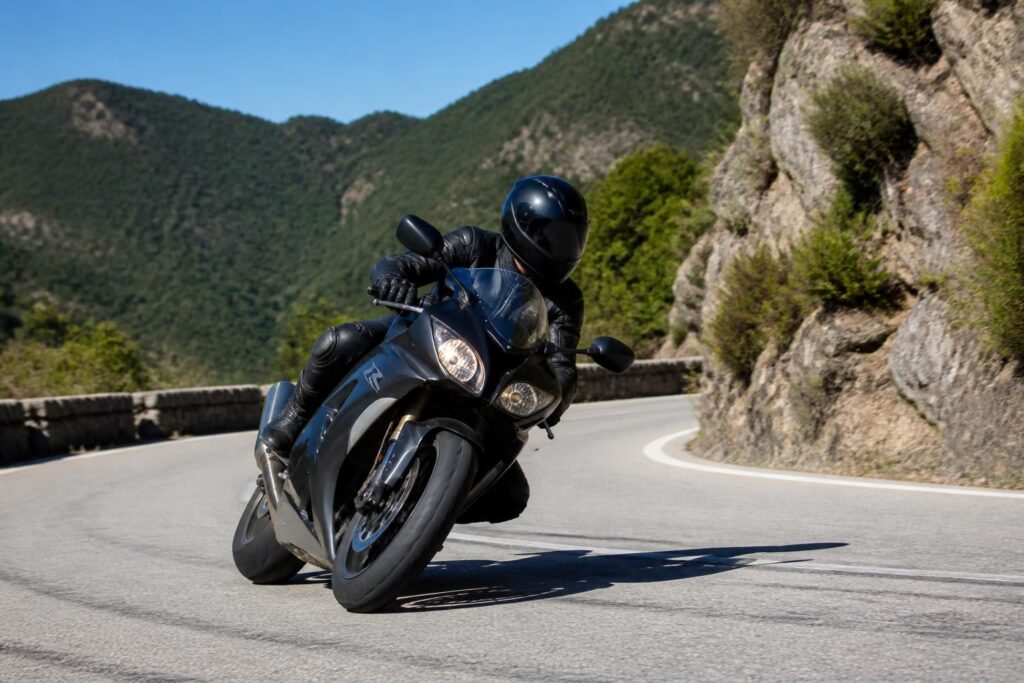 découvrez comment maîtriser le freinage moto grâce à l’abs et au frein moteur pour assurer votre sécurité et améliorer votre contrôle sur la route.